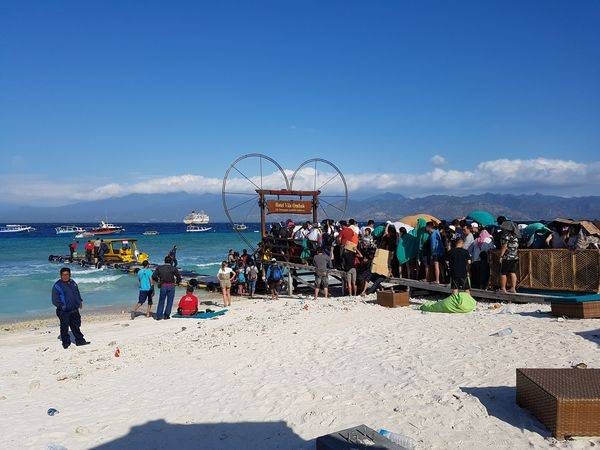 Tourist are leaving Gili Trawangan